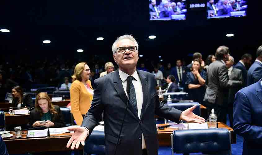 Renan condena anistia de multas a partidos que descumpriram regras  