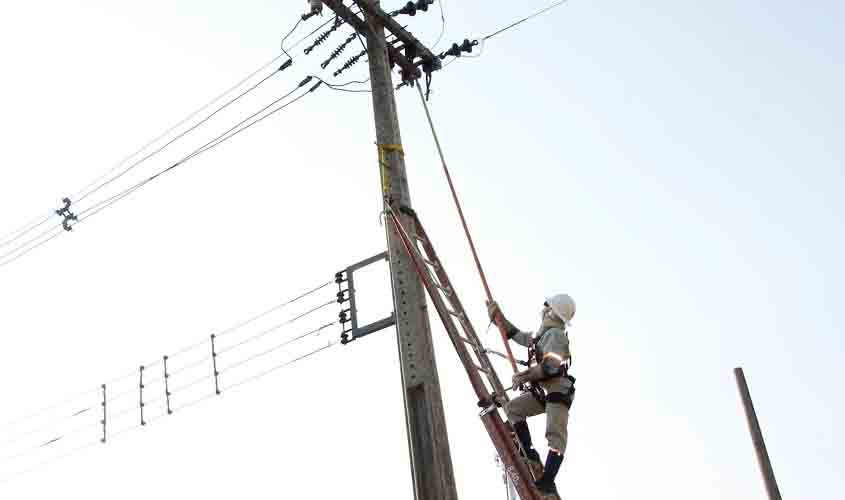 Alerta: Pessoas não autorizadas não podem intervir na rede elétrica