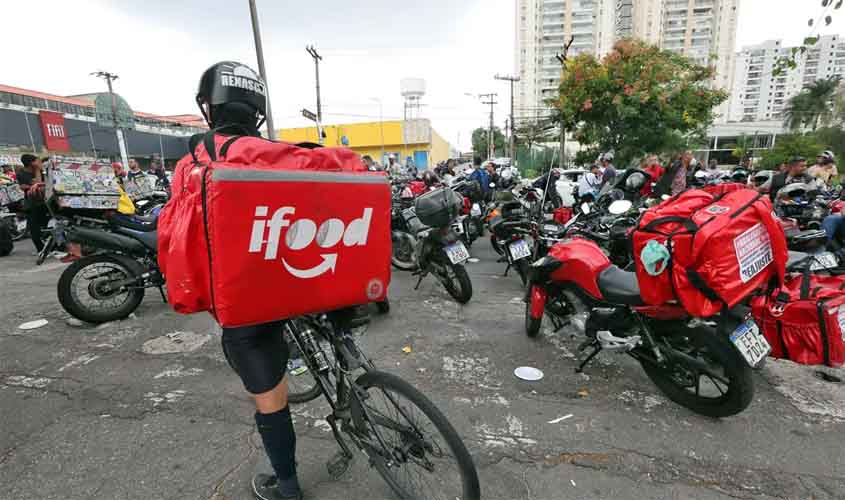 iFood anuncia mudanças, mas representantes de entregadores criticam