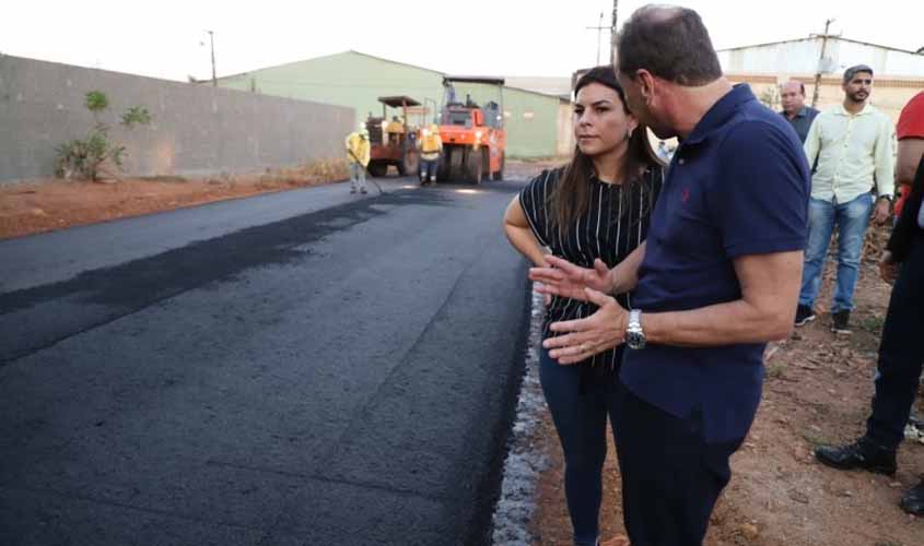 Prefeito acompanha obras de pavimentação na capital