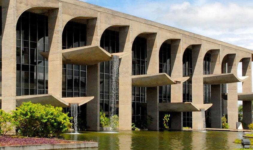 Senadores pedem providências contra ataques a infectologistas