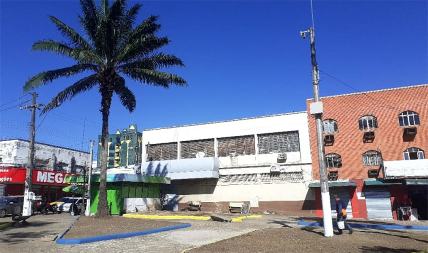 Prefeitura finaliza pintura da Praça Jonatas Pedrosa