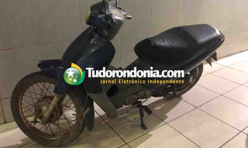 Polícia prende jovem  com moto roubada 