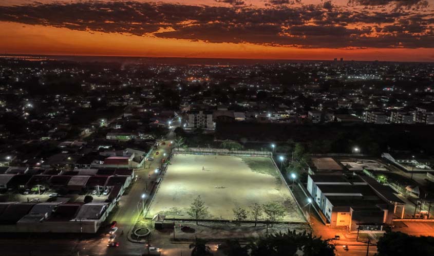 Campo da Três e Meio recebe iluminação pública com equipamentos de LED