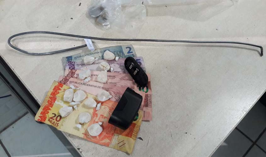 Polícia prende suspeito de vender droga em lava jato