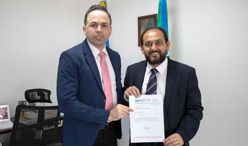 Presidente Laerte Gomes recebe agradecimentos de Henrique Prata após ajudar a resolver impasse entre Hospital de Amor e Sesau