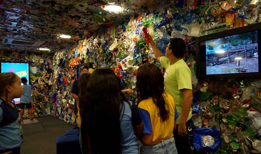 “Busão das Artes” estaciona em Porto Velho e transforma lixo em poesia visual