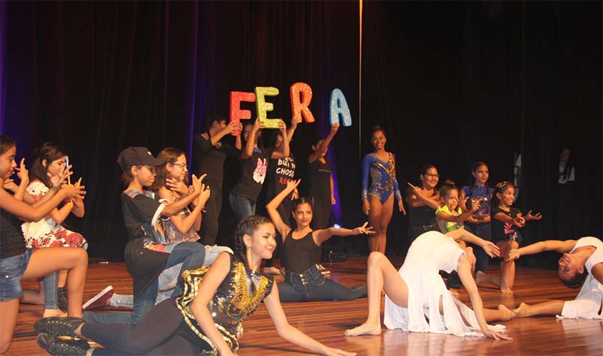 Premiação e emoção marcam a abertura do Festival Estudantil de Artes