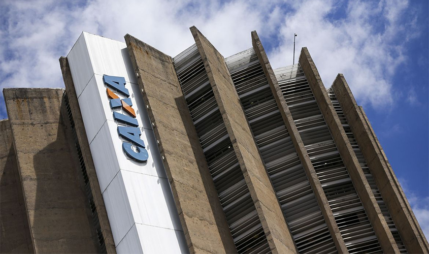 Bolsonaro diz que não vai privatizar Caixa, mas processo de venda do banco segue