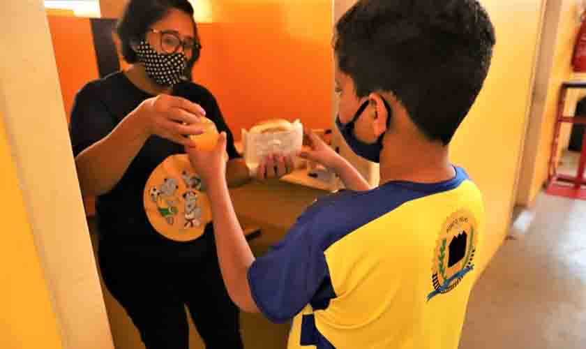 Entrega de lanches aos alunos do Talentos do Futuro é retomada