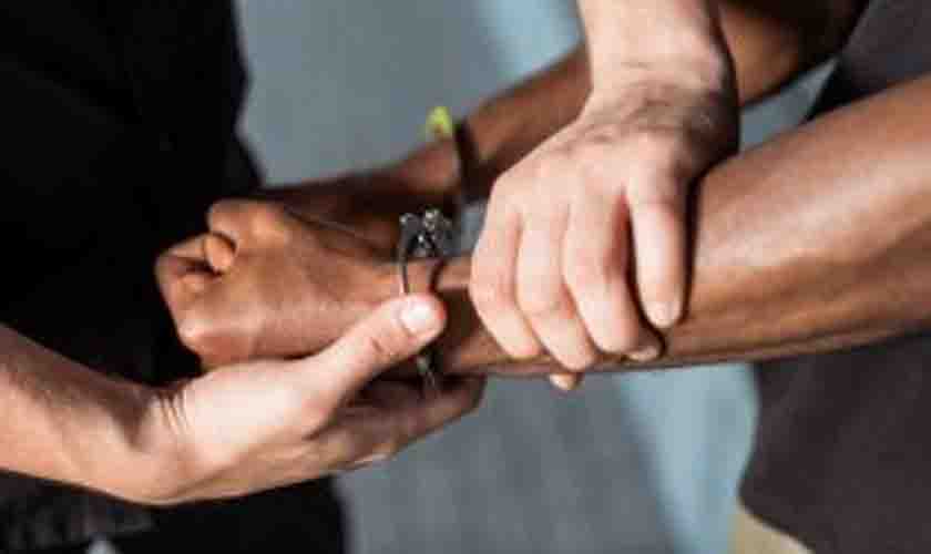 Funcionário público é preso por ameaça e descumprimento de medida protetiva