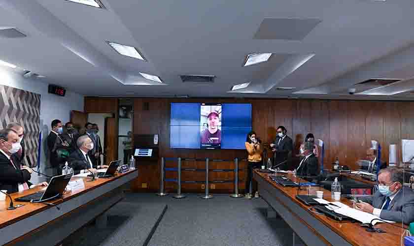 Vídeo de filho de Bolsonaro representa ameaça à CPI, acusam senadores  