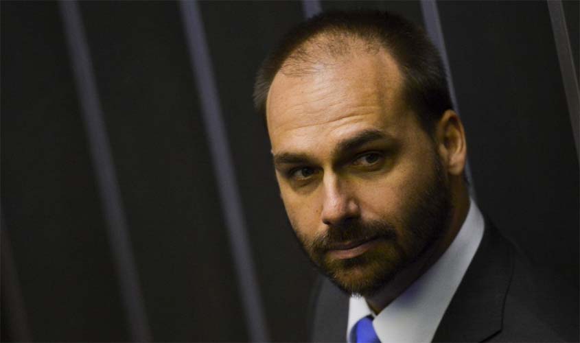 Justiça demite Eduardo Bolsonaro por abandono de cargo