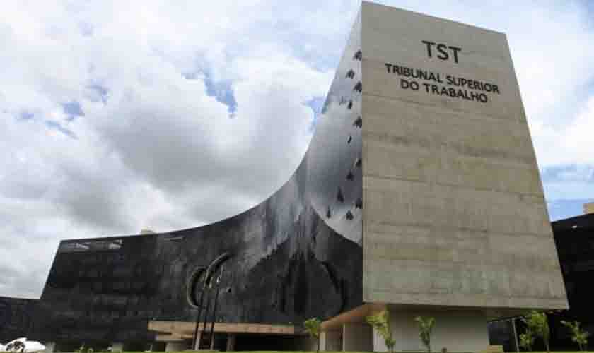 É válida a cobrança de honorários advocatícios contratuais cumulados com assistenciais, afirma TST