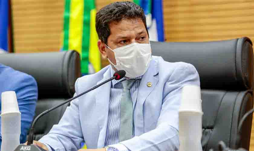 Jair Montes cobra da Sesau dados sobre o fornecimento de medicamentos de alto custo oferecidos pelo SUS