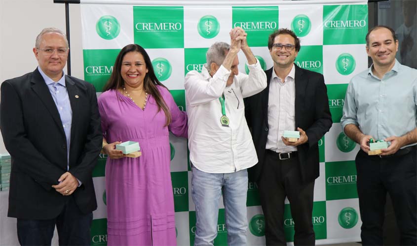 Homenagens marcam noite do Mês do Médico