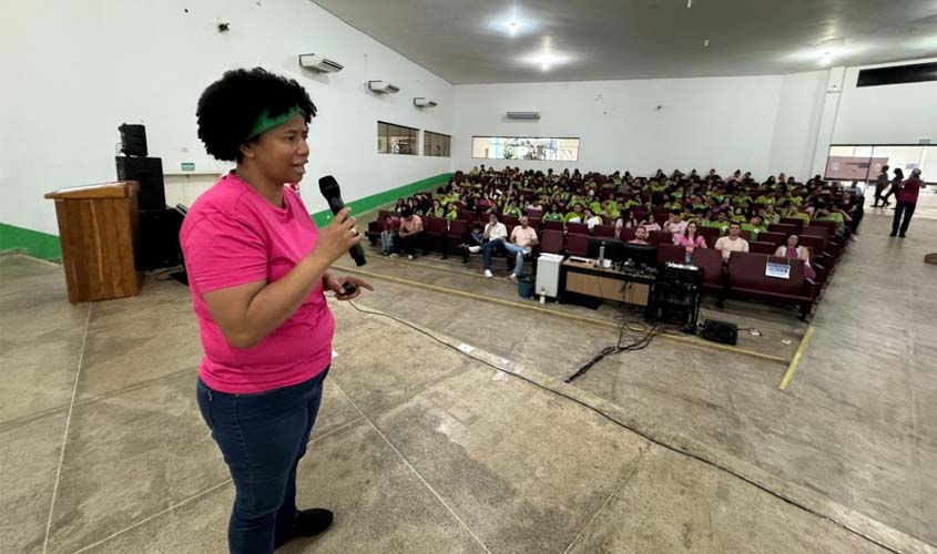 Sílvia Cristina leva palestra do Outubro Rosa ao Cone Sul
