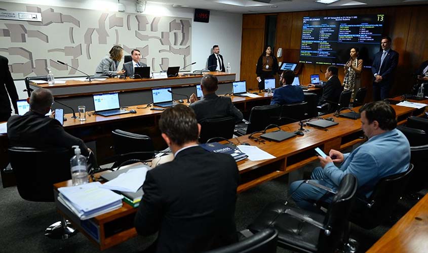 Projeto avança para endurecer pena por roubo com arma falsa