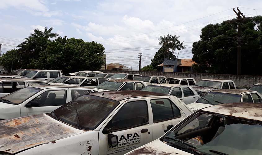 Idaron realiza leilão e põe à venda 108 lotes com carros, motos, barcos, motores e motosserras