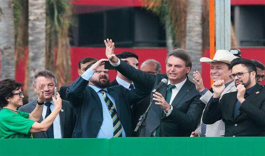 Bolsonaro envia à Câmara projeto que amplia excludente de ilicitude