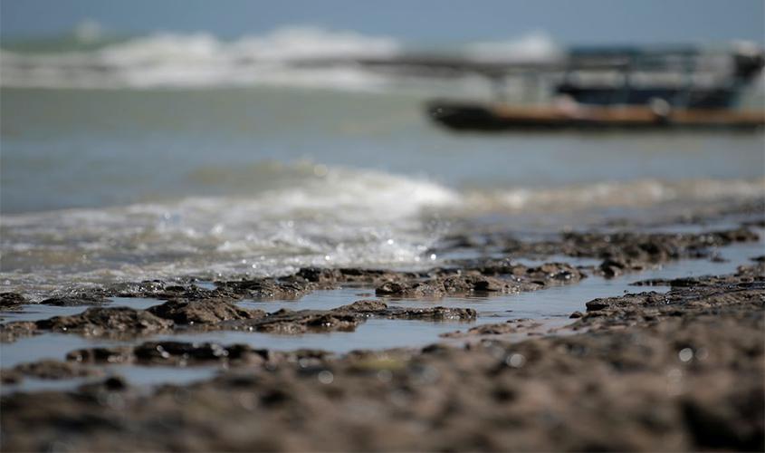 Governo de Sergipe pede transparência sobre derramamento de óleo