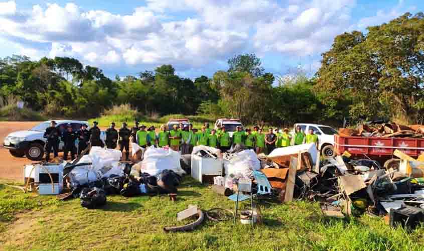 Mais de sete toneladas de lixo são retiradas do rio Guaporé; ação envolveu várias entidades governamentais
