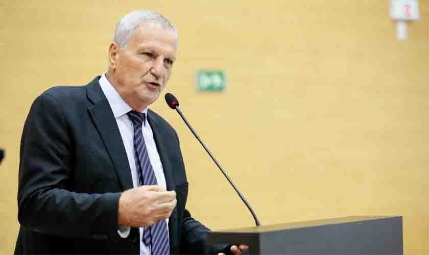 Follador comemora pagamento do Fundeb a milhares de profissionais da educação