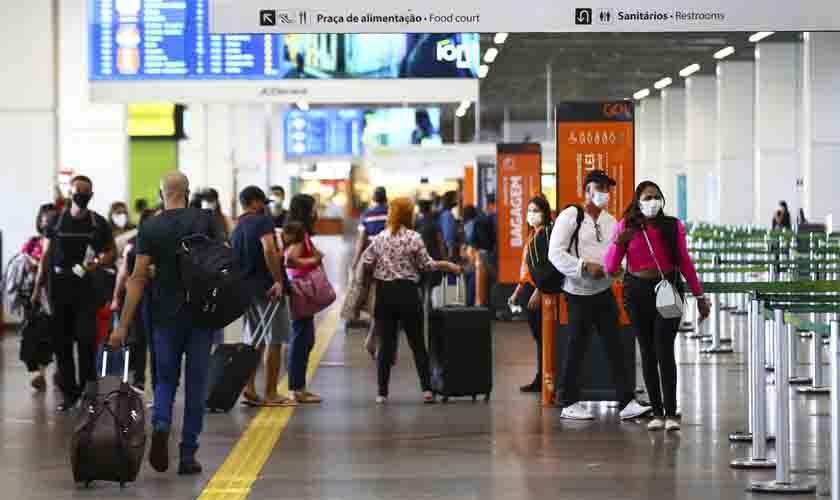 Passageiros reclamam de atrasos e dificuldades em aeroportos
