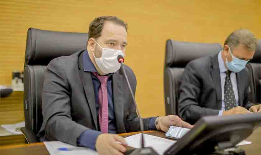 Alto Paraíso recebe implementos, como parte de quase R$ 1 milhão alocado pelo presidente Alex Redano