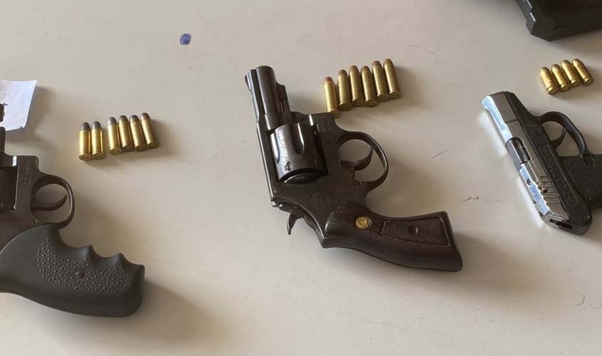 Polícia Militar prende membros de facção criminosa e apreende três armas de fogo