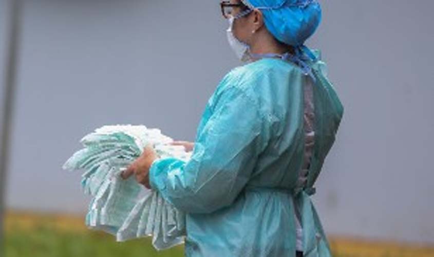 Profissionais de enfermagem não precisam quitar anuidade para renovar carteira, decide STF