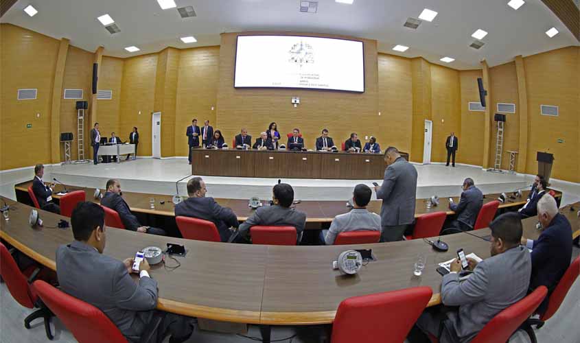 Deputados derrubam veto do executivo e concedem bônus natalino