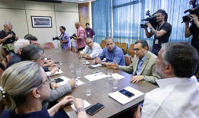 PT, PSB e Psol anunciam bloco para fazer oposição ao governo Bolsonaro