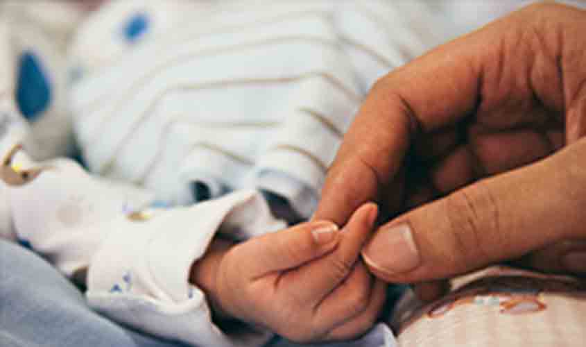 Ministra estende licença-maternidade para mãe de bebê internado desde nascimento prematuro
