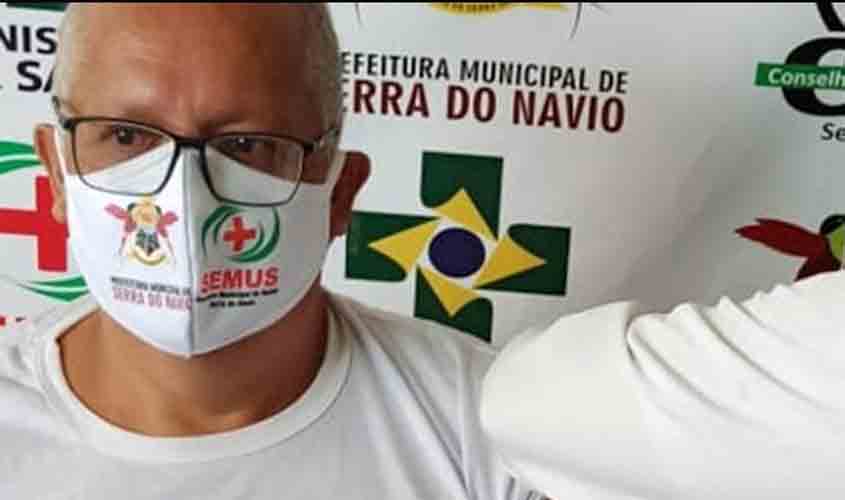 Secretário de Saúde que debochava da CoronaVac é visto 'furando fila