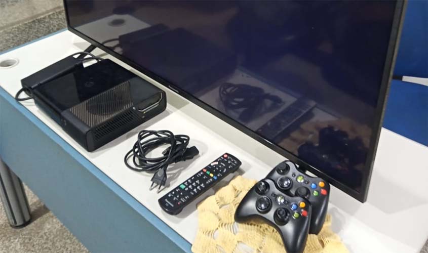 PM prende suspeitos por furtar objetos em residência