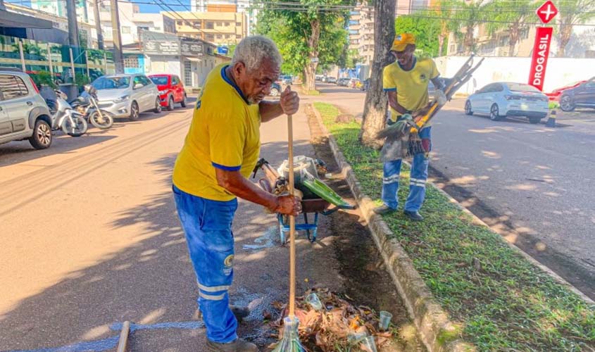 Prefeitura intensifica serviços de limpeza urbana por toda cidade
