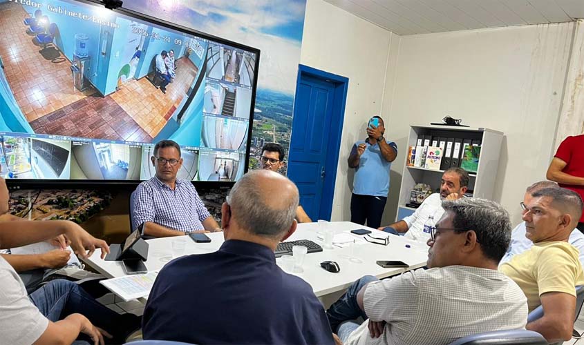 Semed reúne vereadores para tratar de obras do FNDE