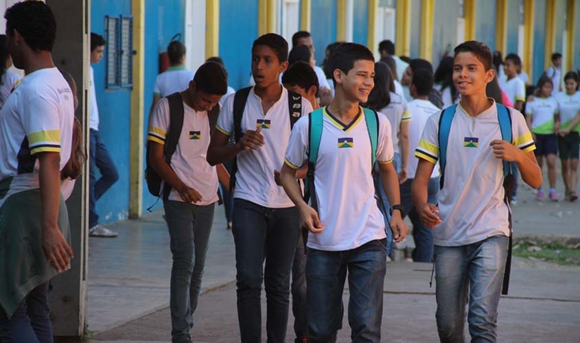 Cláudia de Jesus propõe ajustes no concurso da Seduc