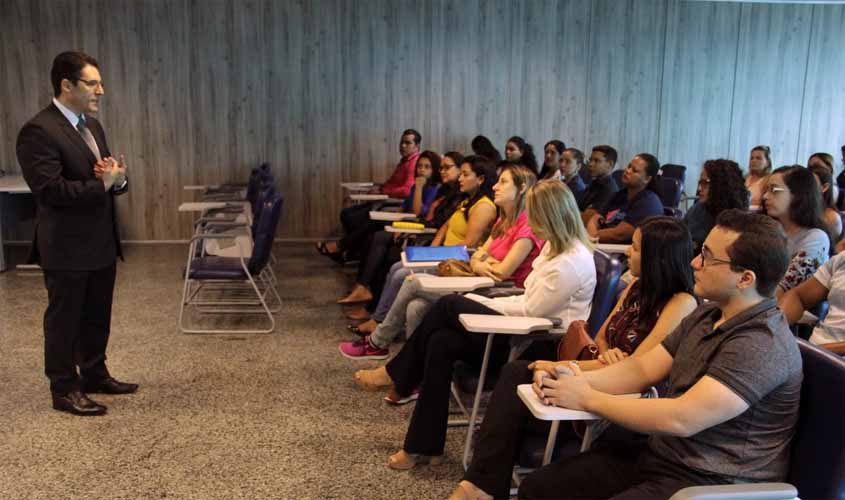 Servidores aprovados em concursos da Seduc e Sesau tomam posse, em Porto Velho