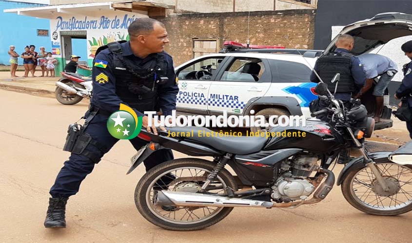Polícia recebe denúncia e prende dupla com moto roubada