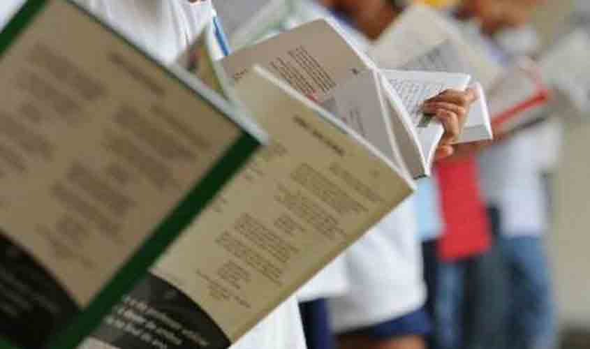 Ferramenta ajuda escolas públicas a compartilharem livros didáticos