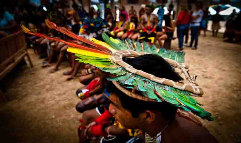 Líder Bolsonarista deputado Lucio Mosquini se reúne com indígenas para ouvir reinvidicações