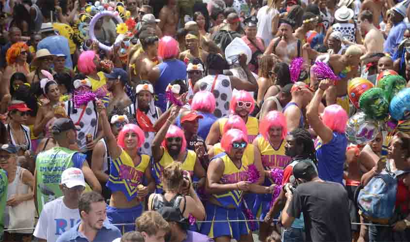 Nove mitos e verdades sobre a saúde para quem vai aproveitar a folia de Carnaval
