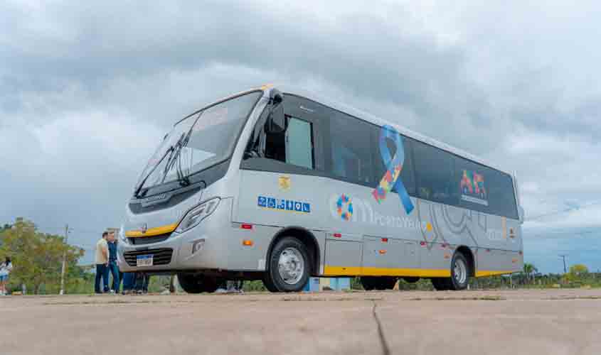 Prefeitura de Porto Velho entrega primeiro ônibus inclusivo de Rondônia