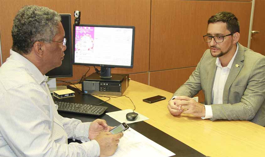 Deputado Anderson Pereira se reúne com secretário da Educação e escolas públicas podem ter retorno de vigilantes armados