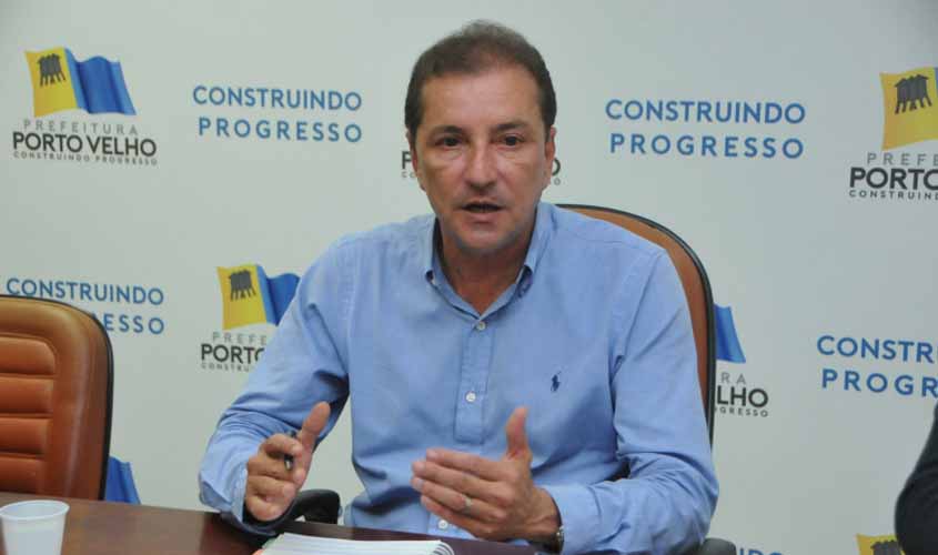 Prefeito conhece projeto de residencial que será construído pelo Sindsaúde