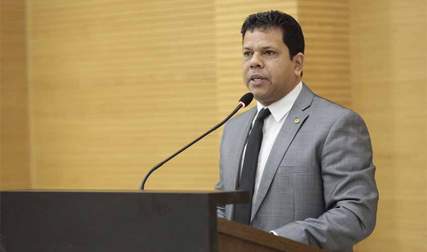 Jair Montes pede realização do ENEM no município de Nova Mamoré