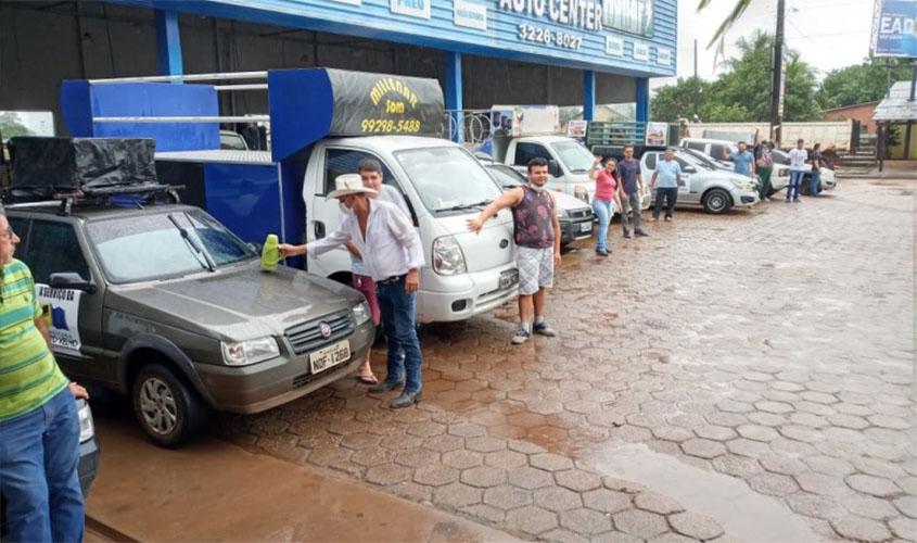 Prefeitura contrata carros de som para informar população sobre prevenção