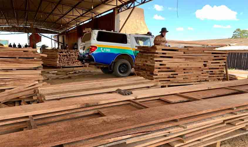 Governo de Rondônia destina madeira, veículos e equipamentos apreendidos em operações à órgãos públicos